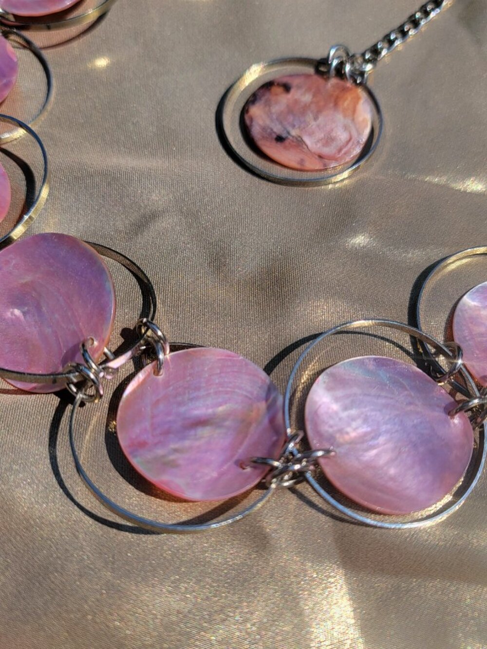 ✩₊ ࣪ 🦪˖˚ pink mother of pearl belt ⋆⁺🦪₊✧